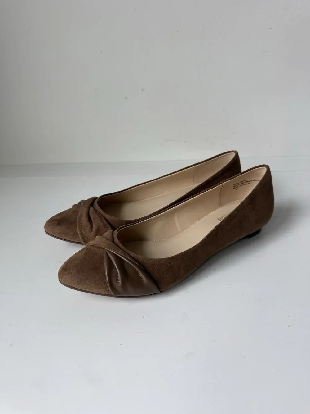 Coach & Four Ballet Flats Womens 8 Beige Bow Pointed Toe Slip On Casual Comfort